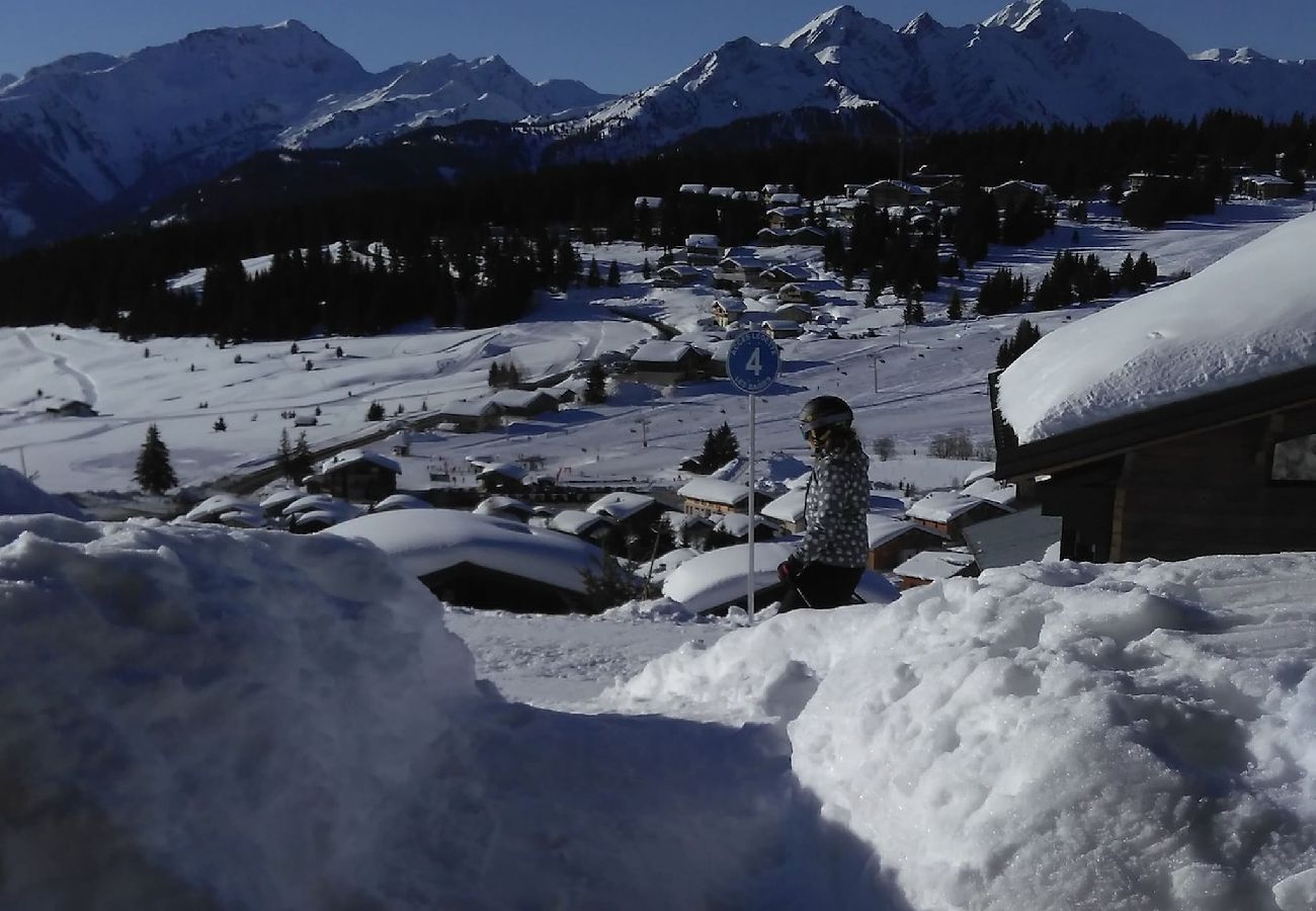 Résidence à Hauteluce - Deux pièces pour  4 personnes  skis aux pieds ! 