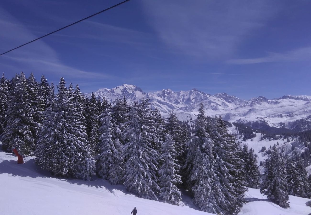 Résidence à Hauteluce - Deux pièces pour  4 personnes  skis aux pieds ! 