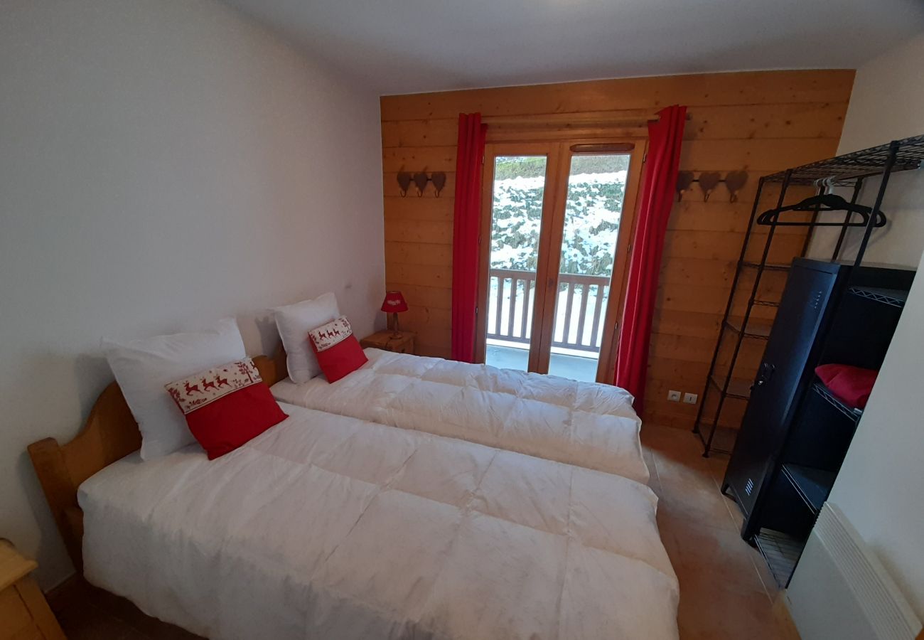 Appartement à Villard-sur-Doron - Appartement avec piscine 100 m des pistes