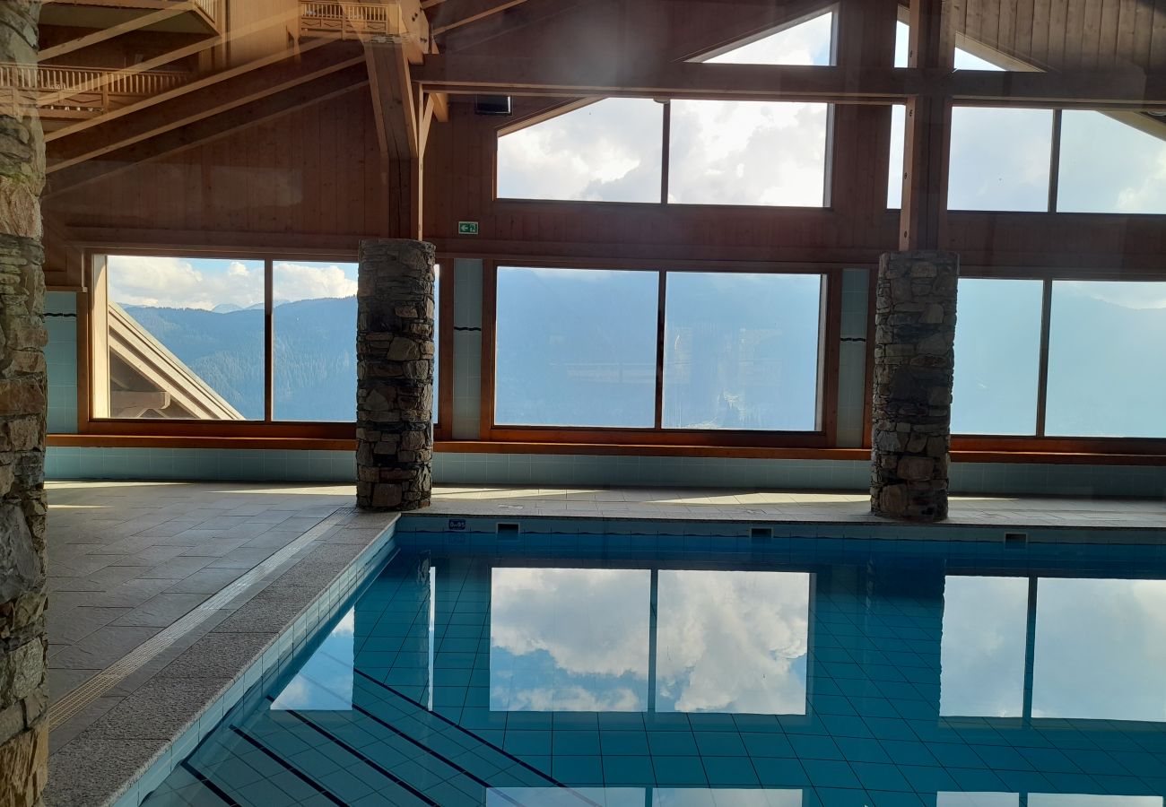 Appartement à Villard-sur-Doron - Appartement avec piscine 100 m des pistes